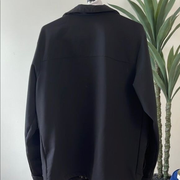 The North Face Black Performance Jacket for Versatile Outdoor Use - Picture 8 of 8